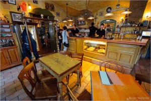 Le Petit Cafe